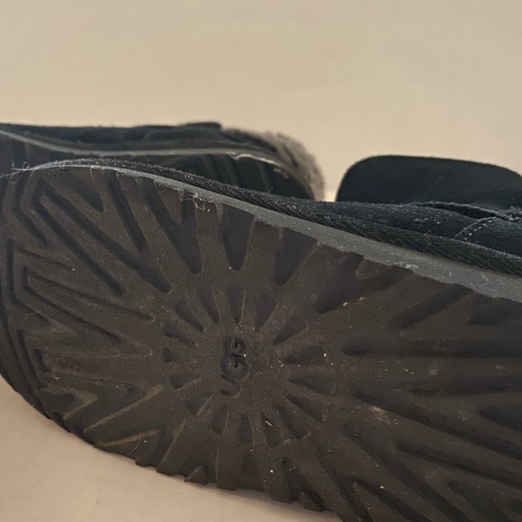 Girls Black Ugg Boots - Picture 7 of 7